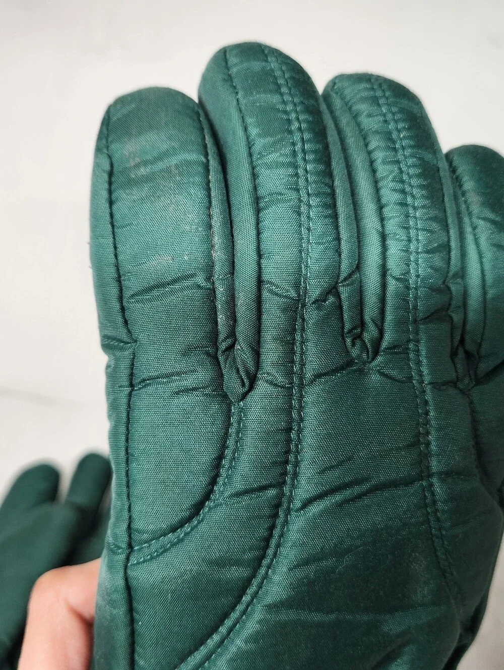 3M Thinsulate Youth 12-18 Green Winter Outdoor Warm Gloves
